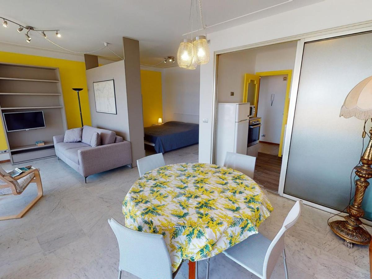 Studio Renove Face Mer Avec Terrasse A Menton, Proche Centre-Ville Et Plages - Fr-1-196-301 외부 사진